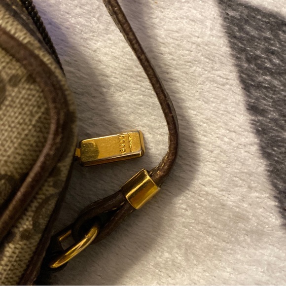 Vintage Gucci crossbody bag! - Picture 6 of 13